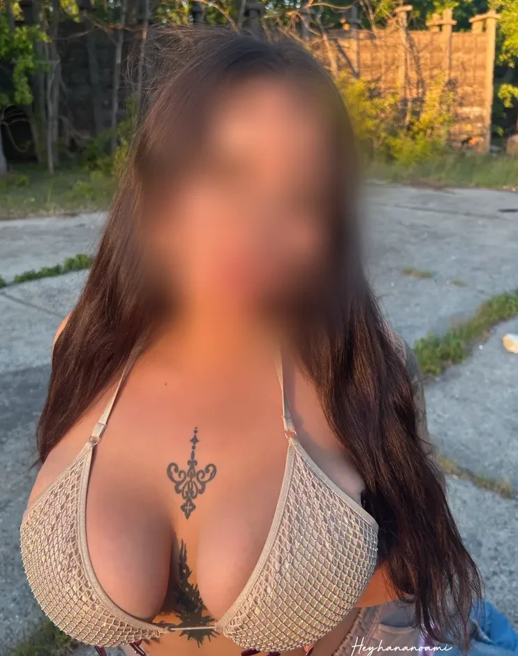 Chiara, 27