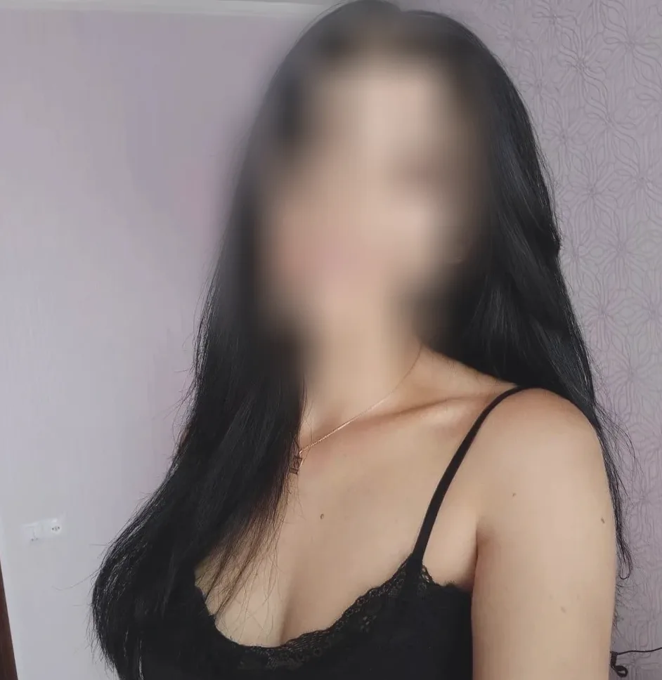 Emina, 29