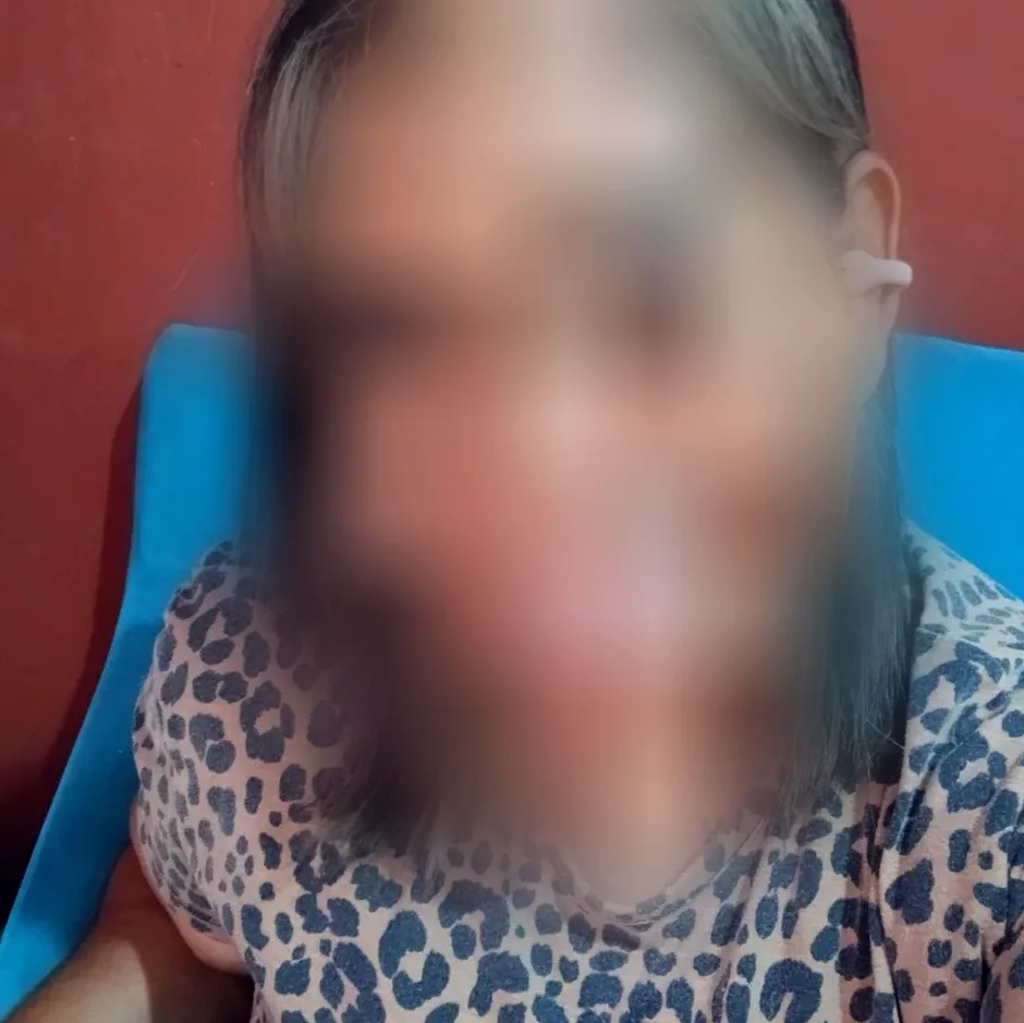 Manuela, 36