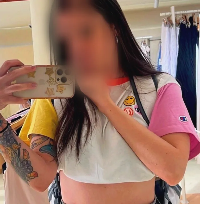 Mia, 30
