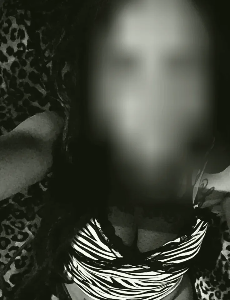 Mia, 35