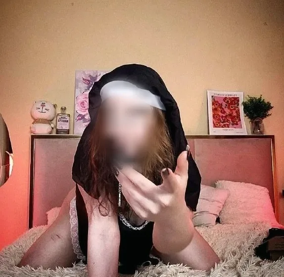 Nora, 23