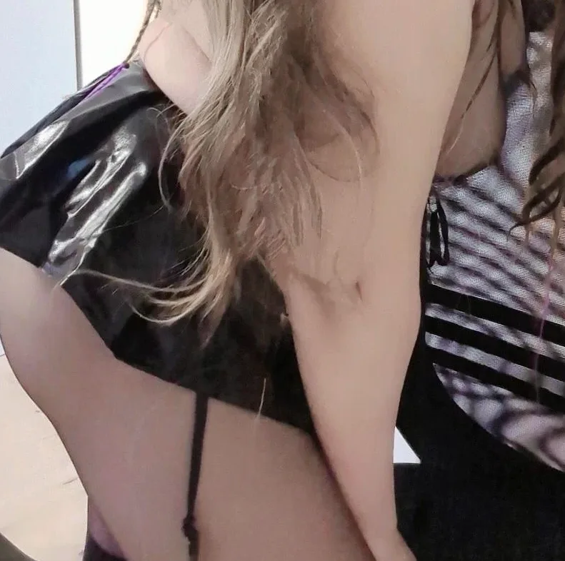 Silvia, 33